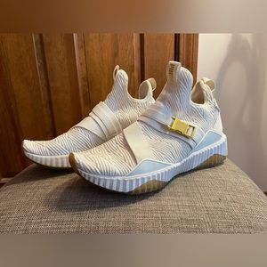 Women’s Size 8.5 Puma Sneakers